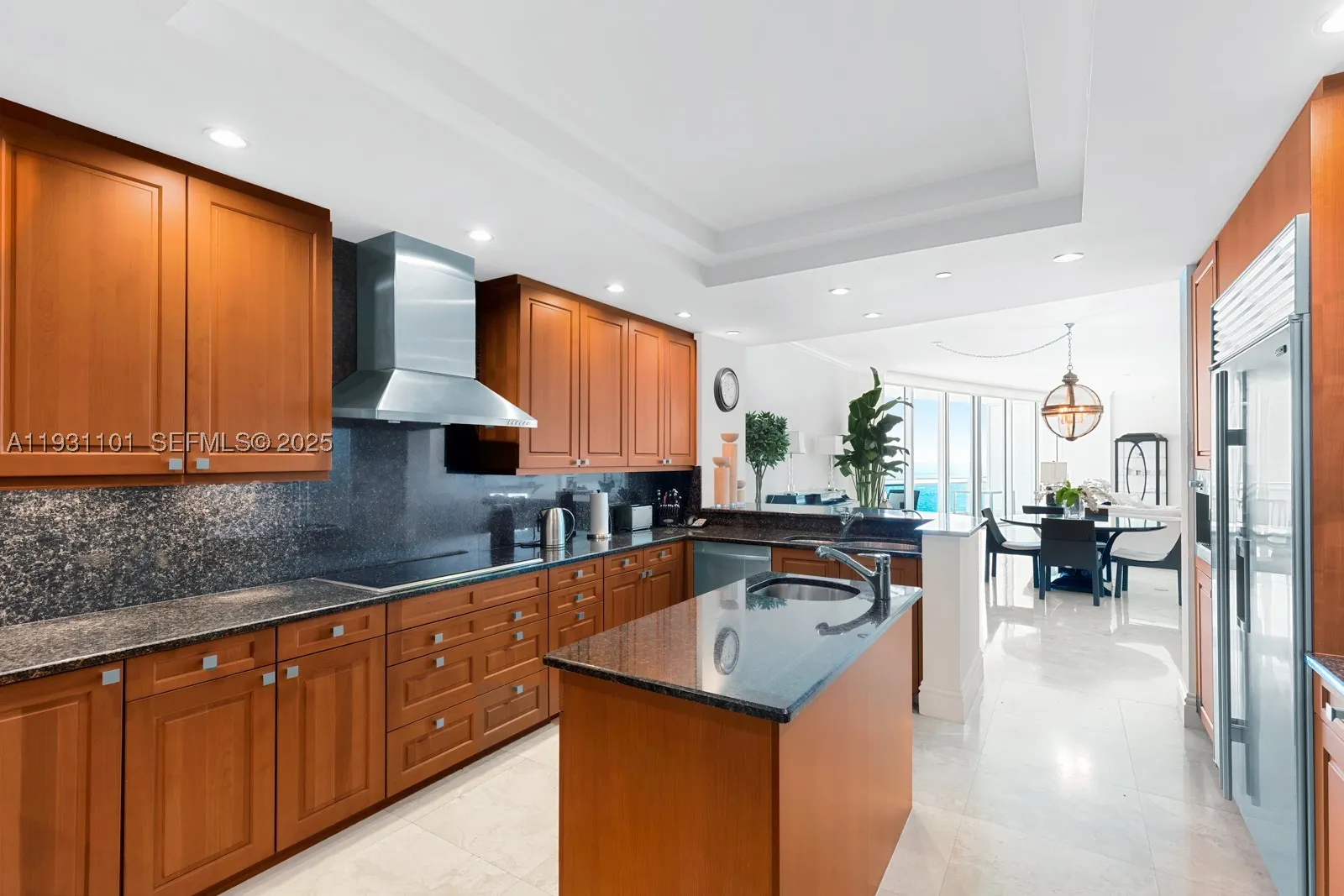 10295 Collins Ave #803