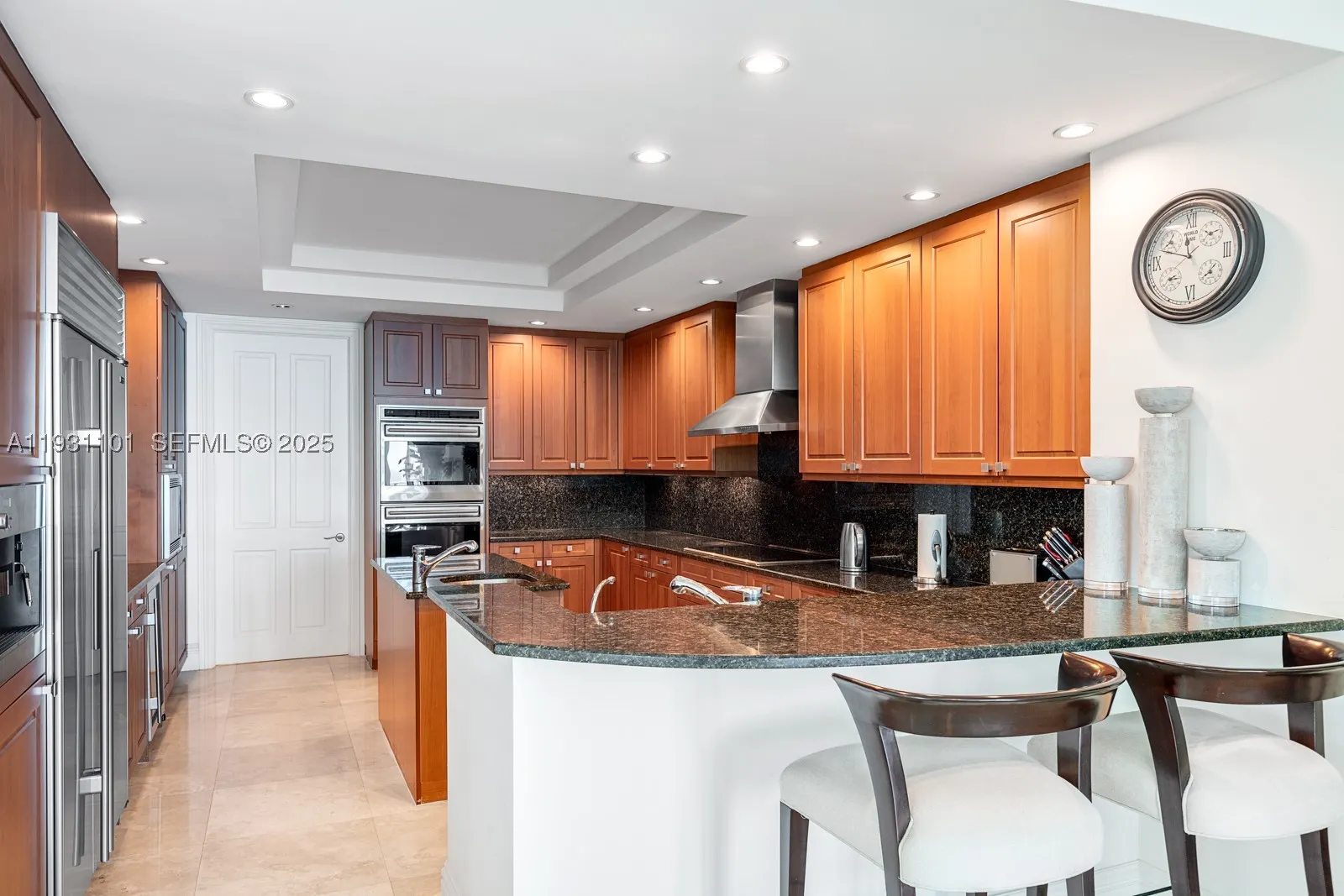 10295 Collins Ave #803
