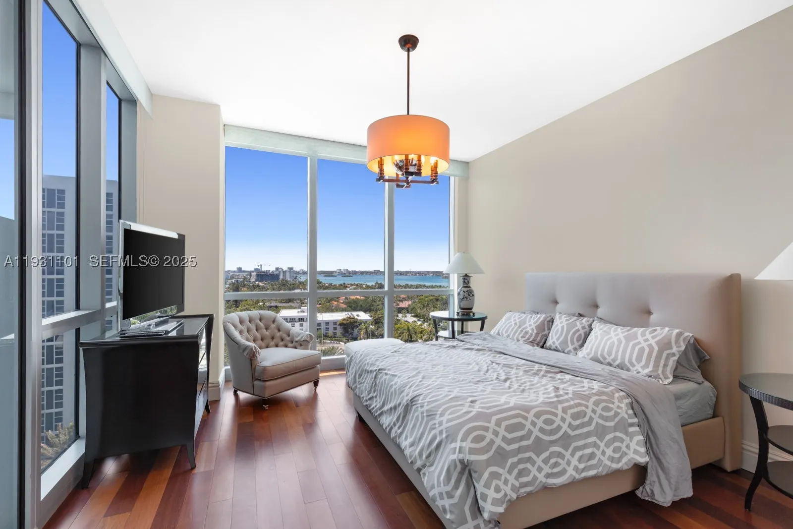 10295 Collins Ave #803