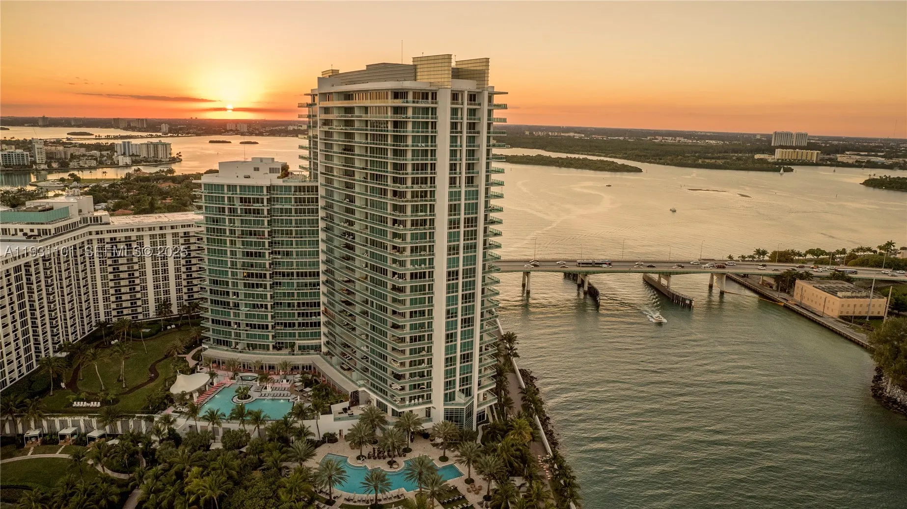 10295 Collins Ave #803