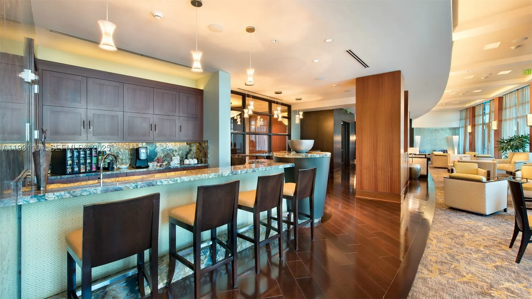 10295 Collins Ave #803