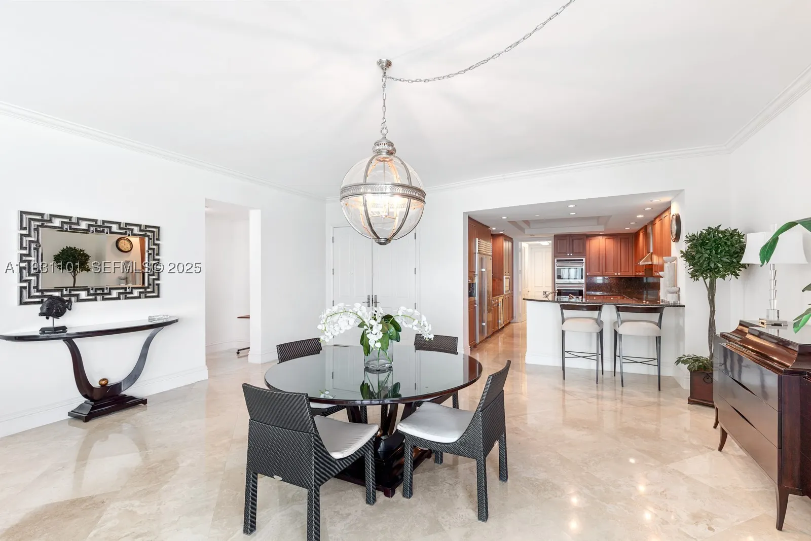 10295 Collins Ave #803