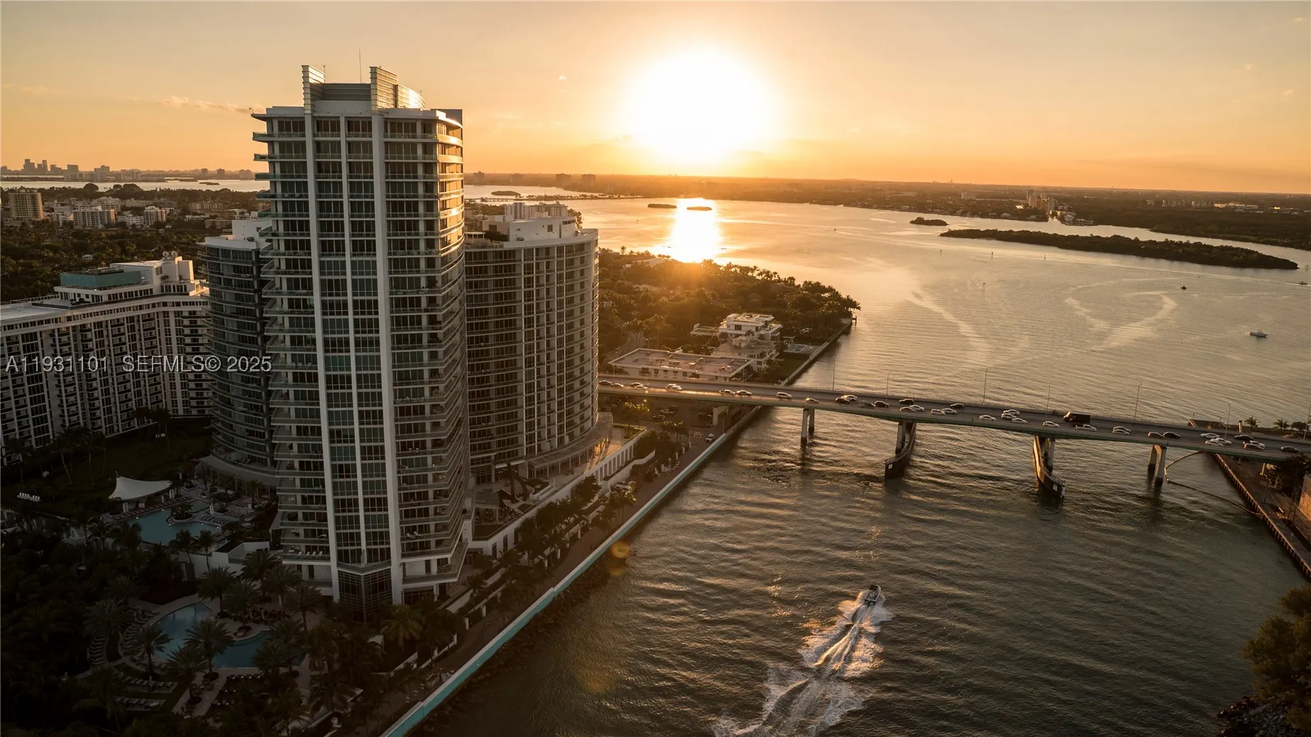 10295 Collins Ave #803