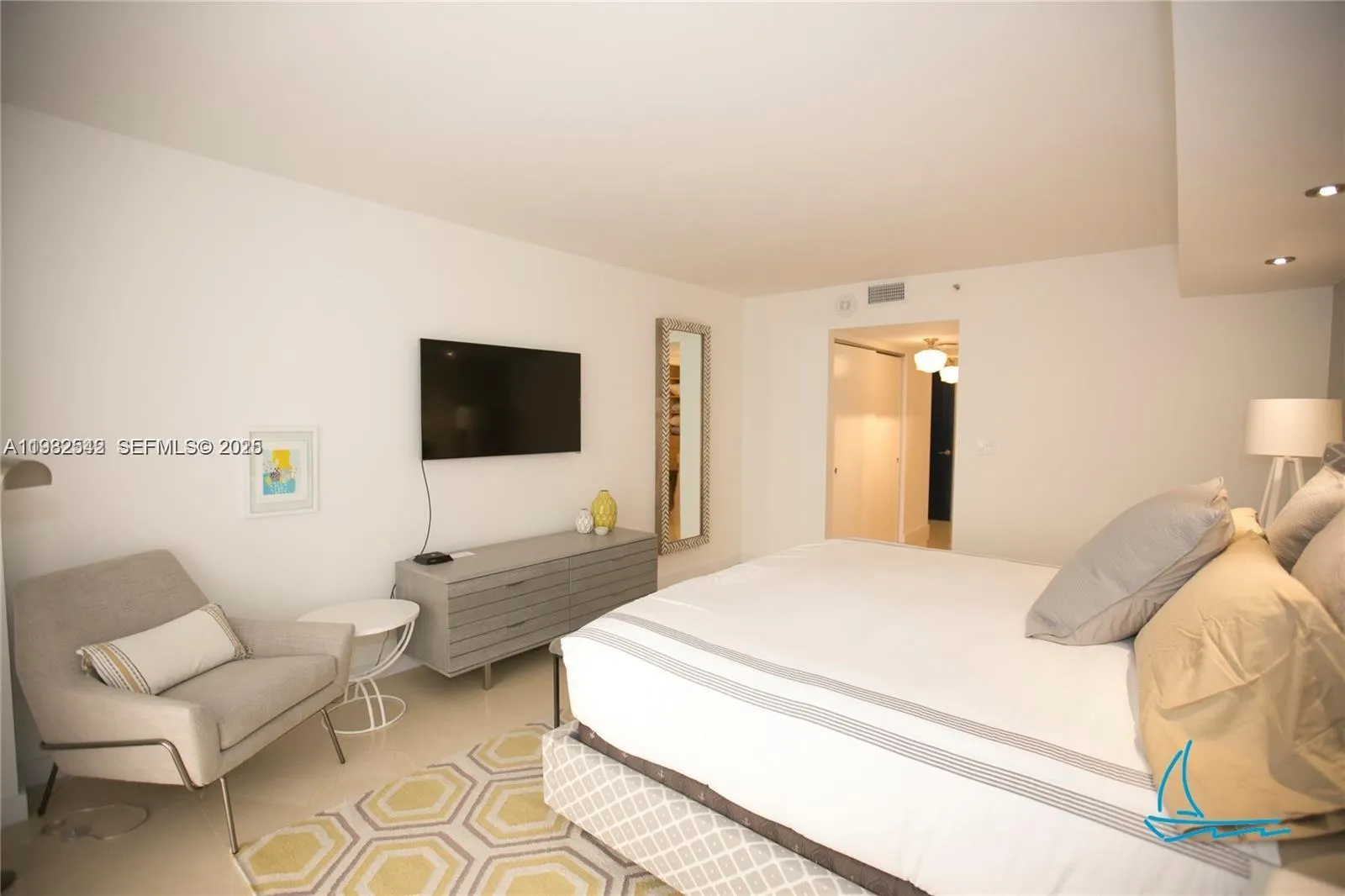 8877 Collins Ave #805