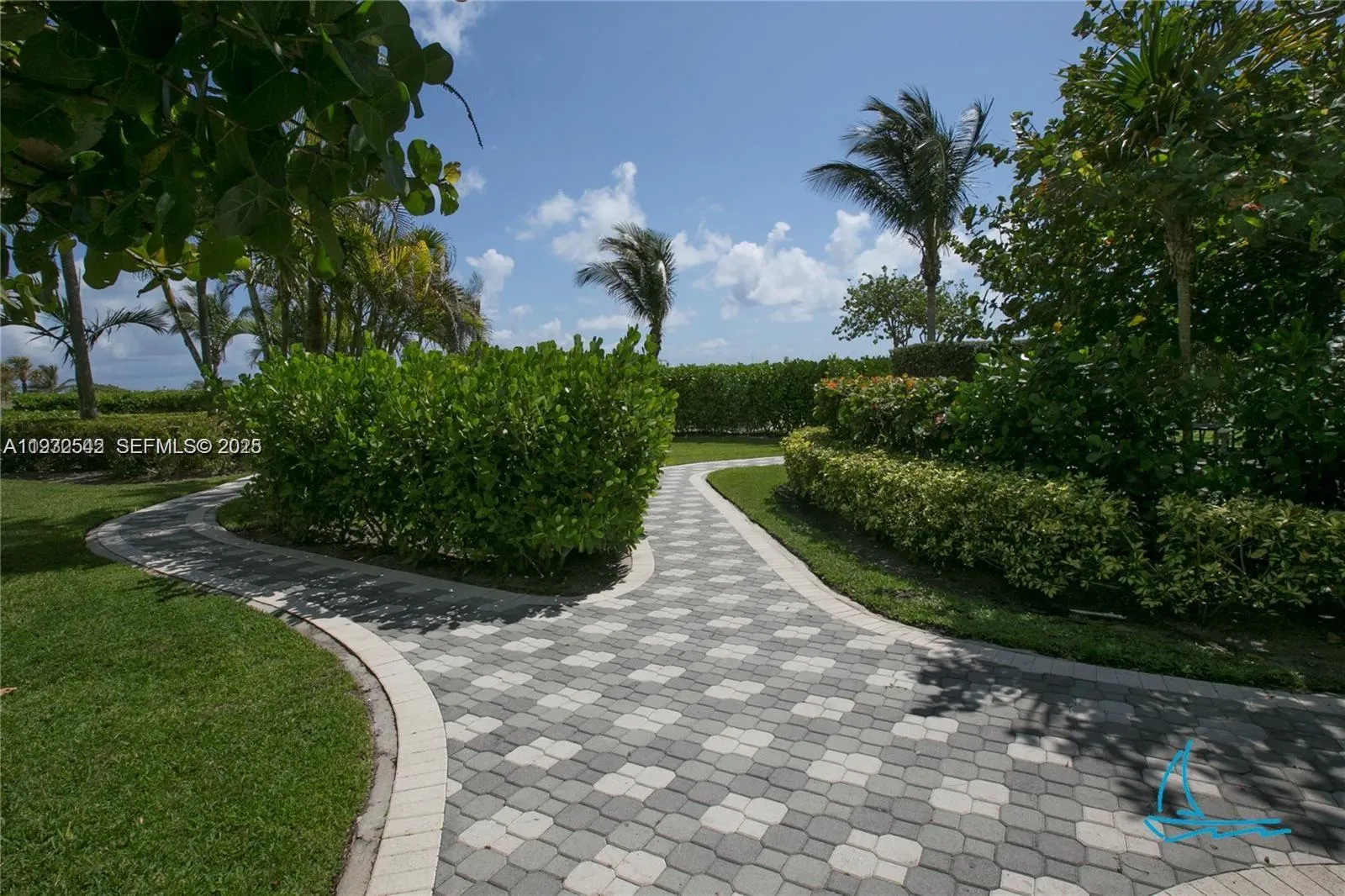 8877 Collins Ave #805