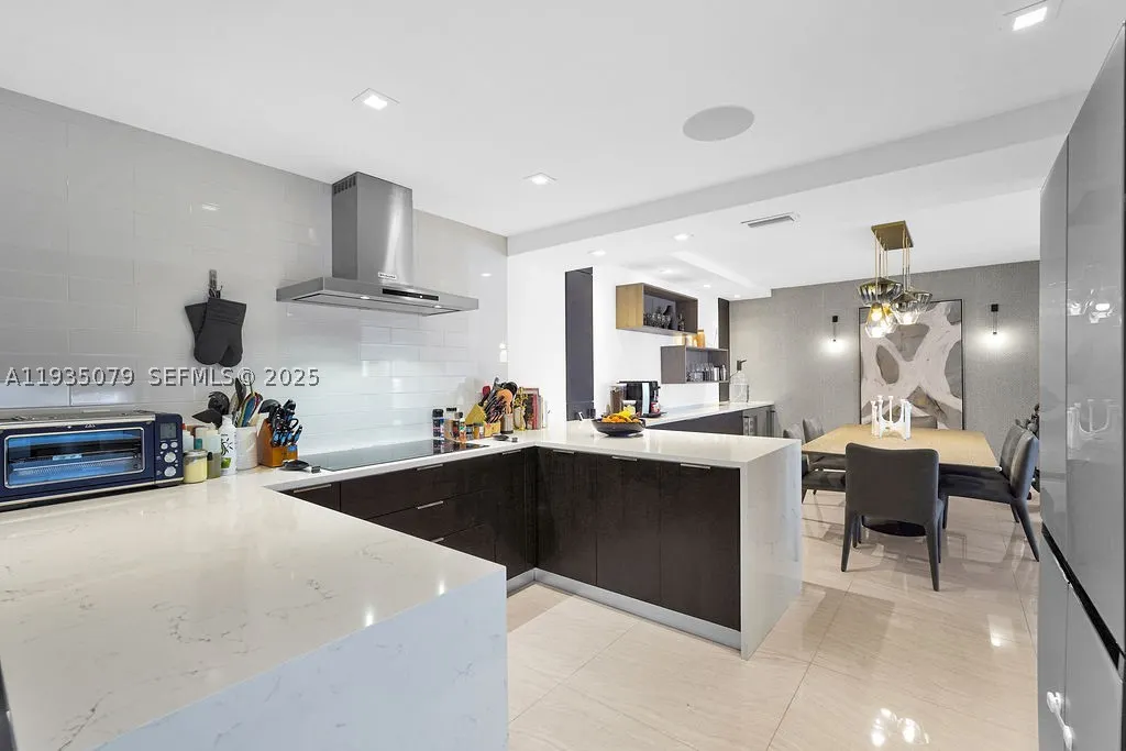 10155 Collins Ave #1106
