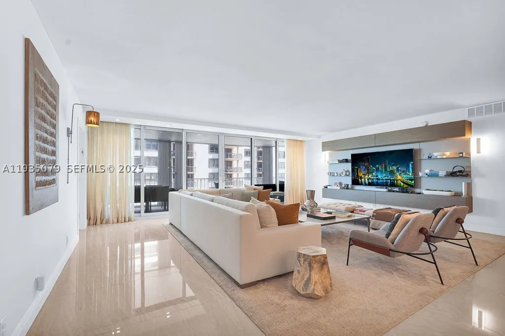 10155 Collins Ave #1106