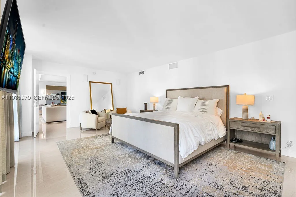 10155 Collins Ave #1106
