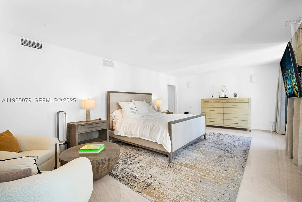 10155 Collins Ave #1106