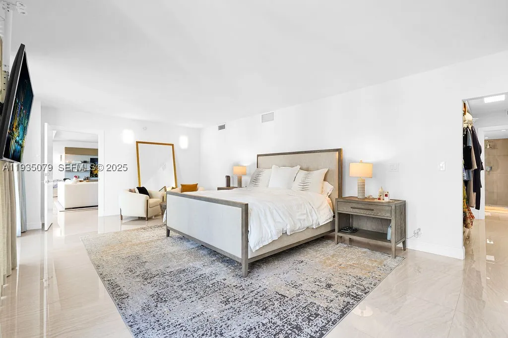 10155 Collins Ave #1106