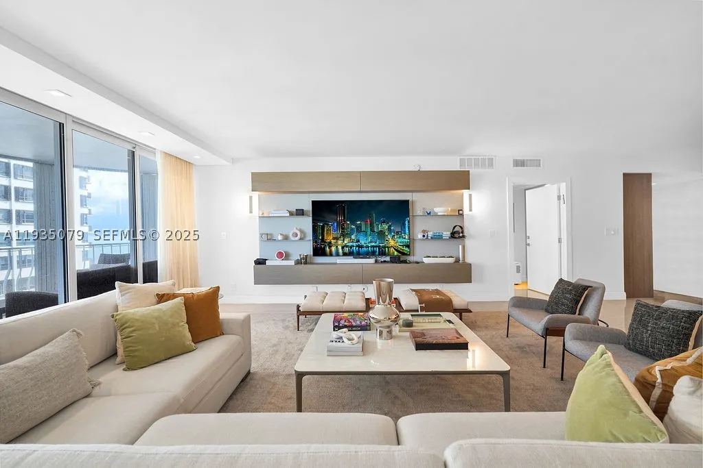 10155 Collins Ave #1106
