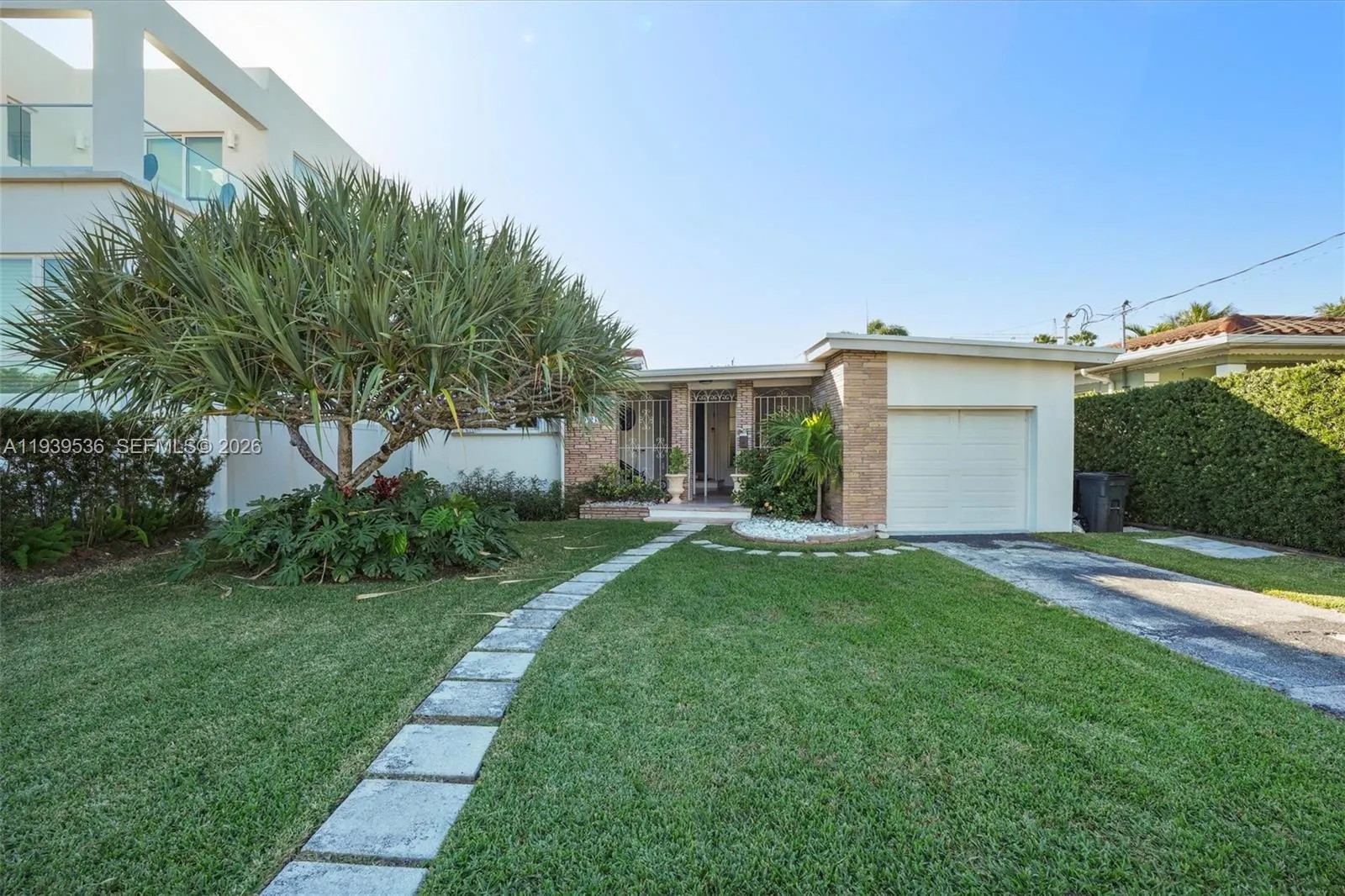 9424 - 9432 Carlyle Ave