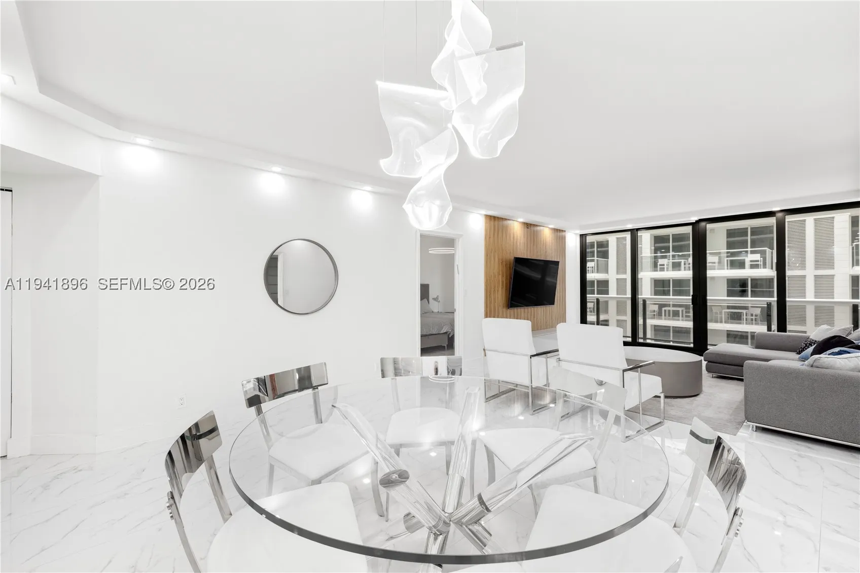 9455 Collins Ave #806