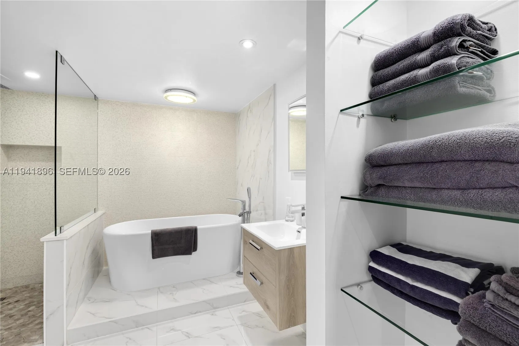 9455 Collins Ave #806