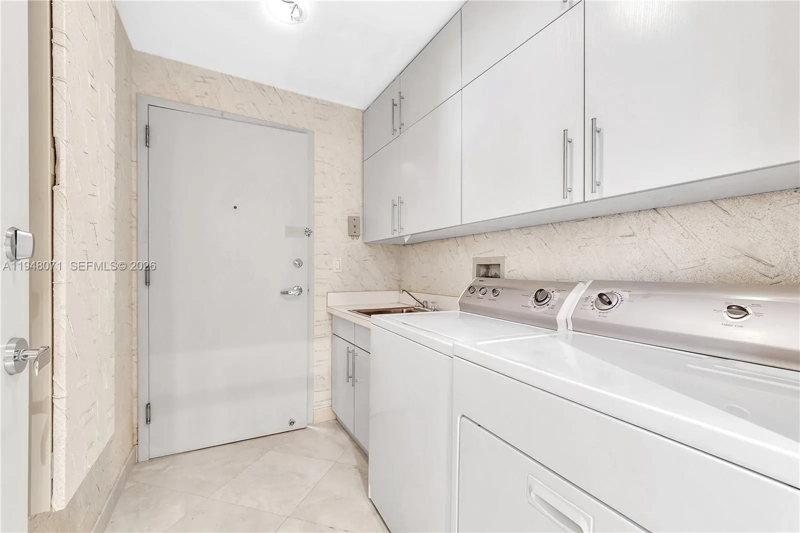 10101 Collins Ave #11D +Cabana