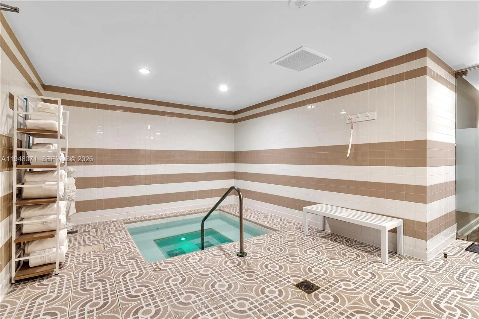 10101 Collins Ave #11D +Cabana