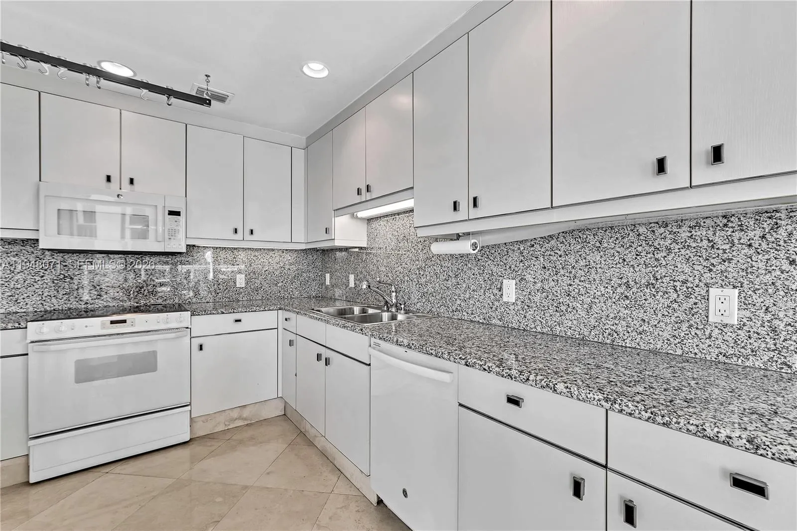 10101 Collins Ave #11D +Cabana