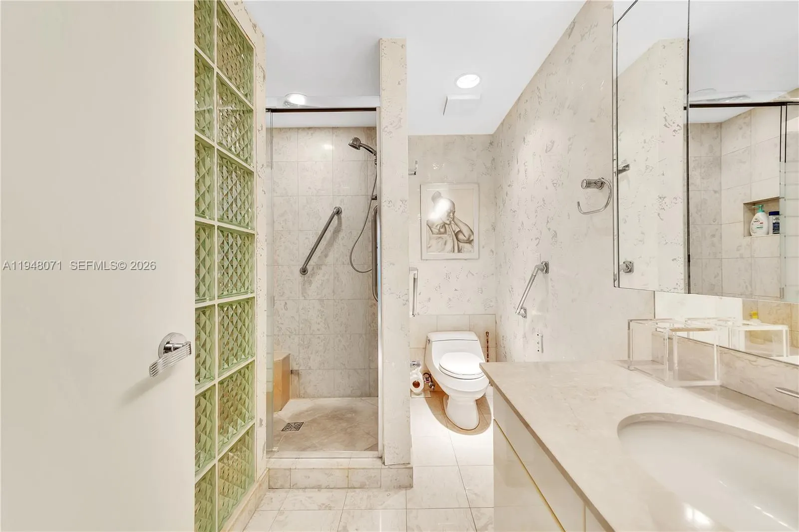 10101 Collins Ave #11D +Cabana