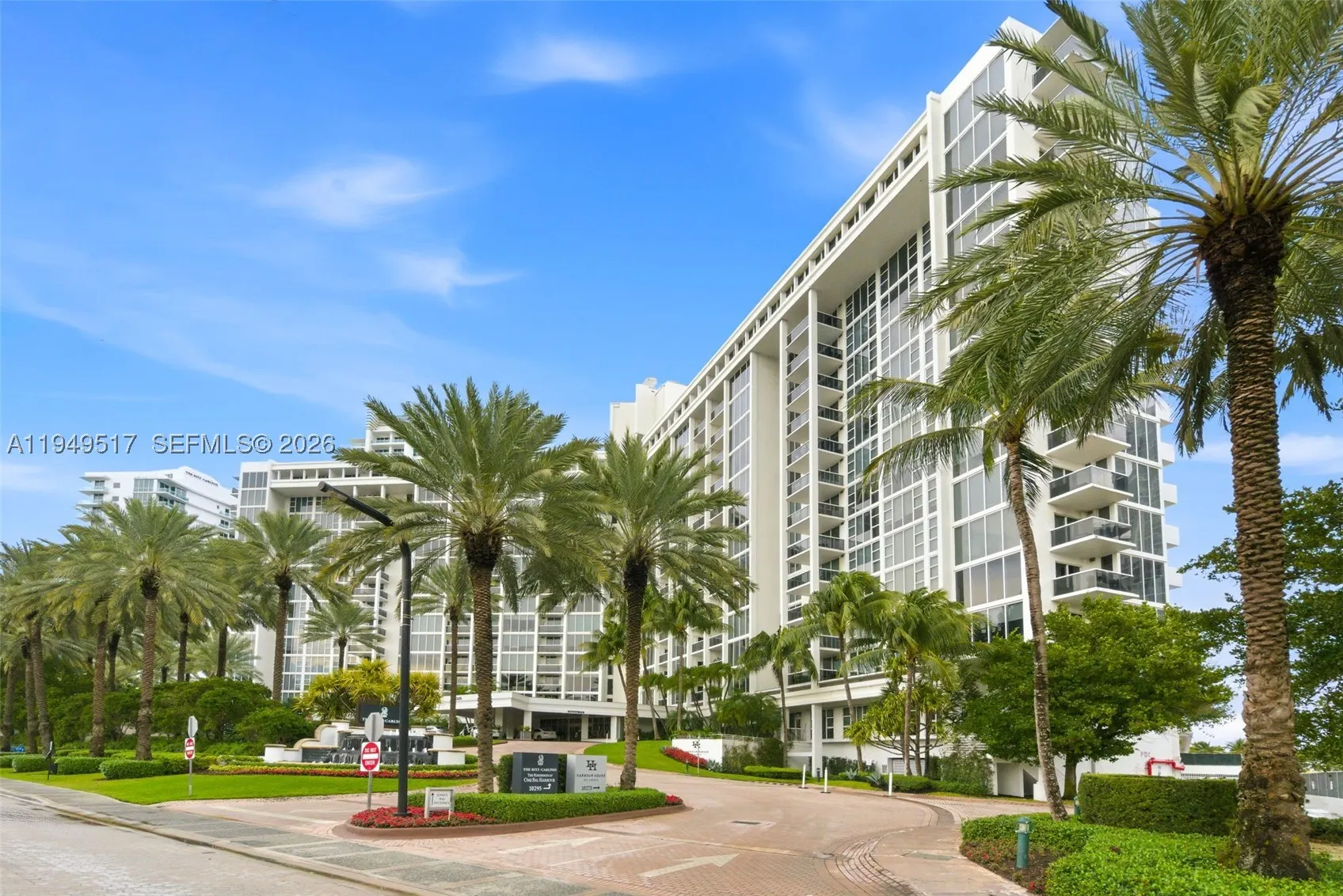 10275 Collins Ave #718