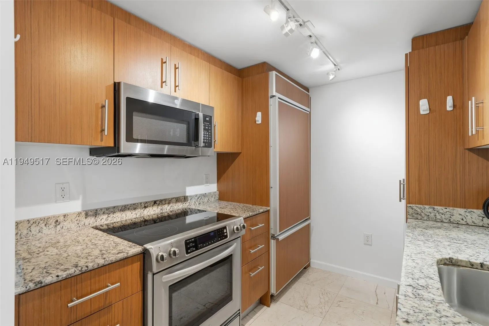 10275 Collins Ave #718