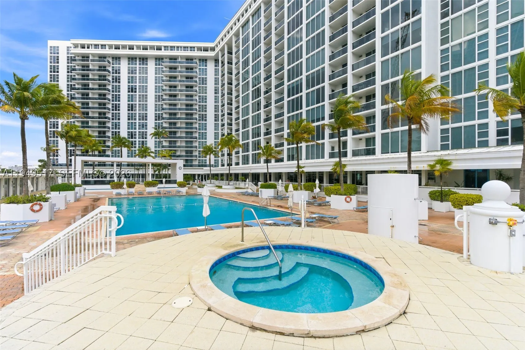 10275 Collins Ave #718