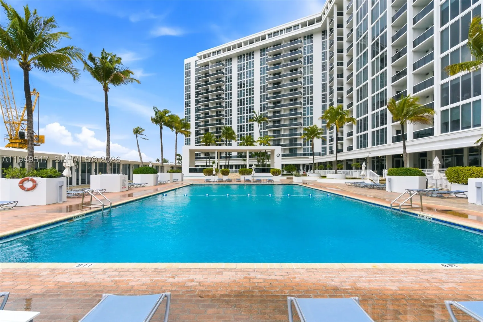 10275 Collins Ave #718