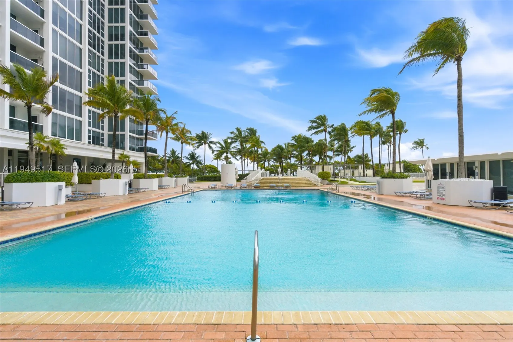 10275 Collins Ave #718