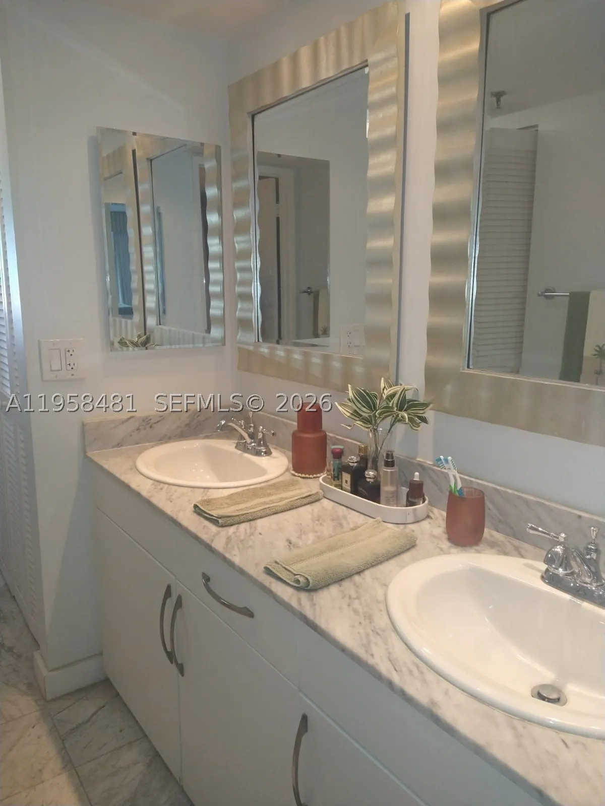 9341 Collins Ave #806