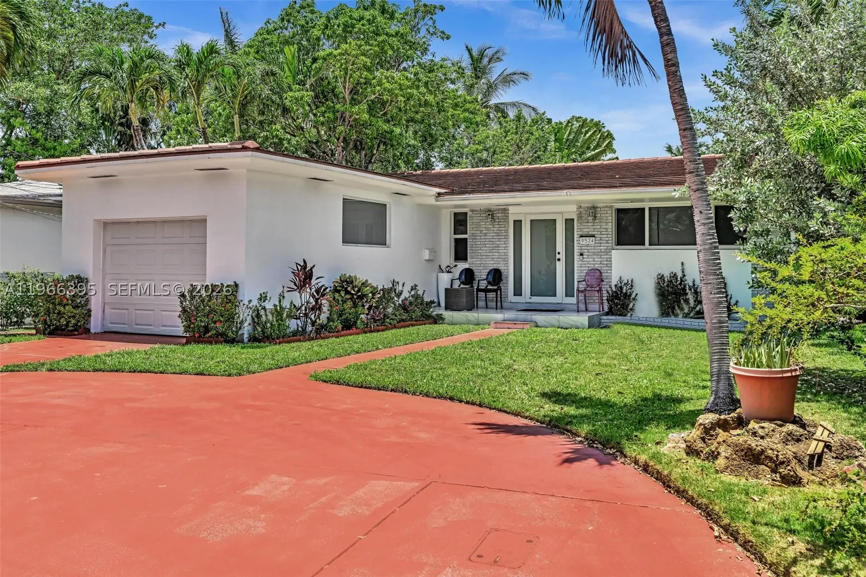 9524 Byron Ave