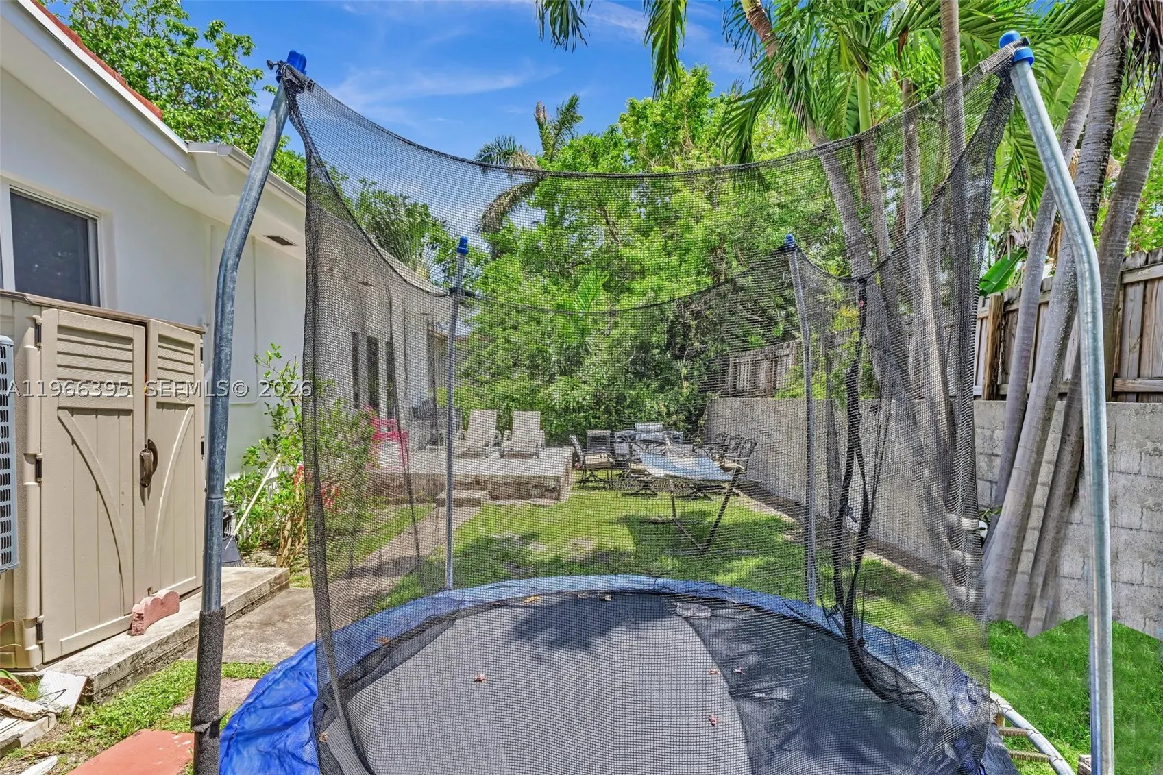 9524 Byron Ave