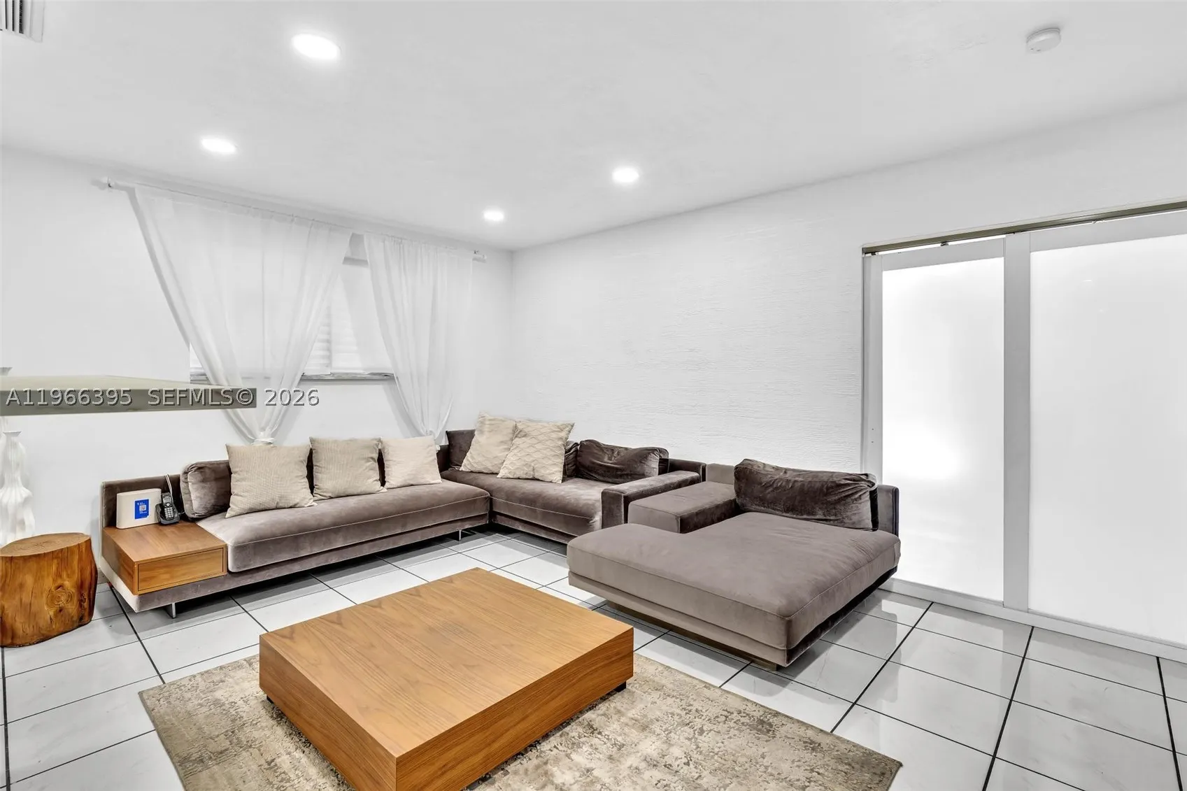 9524 Byron Ave