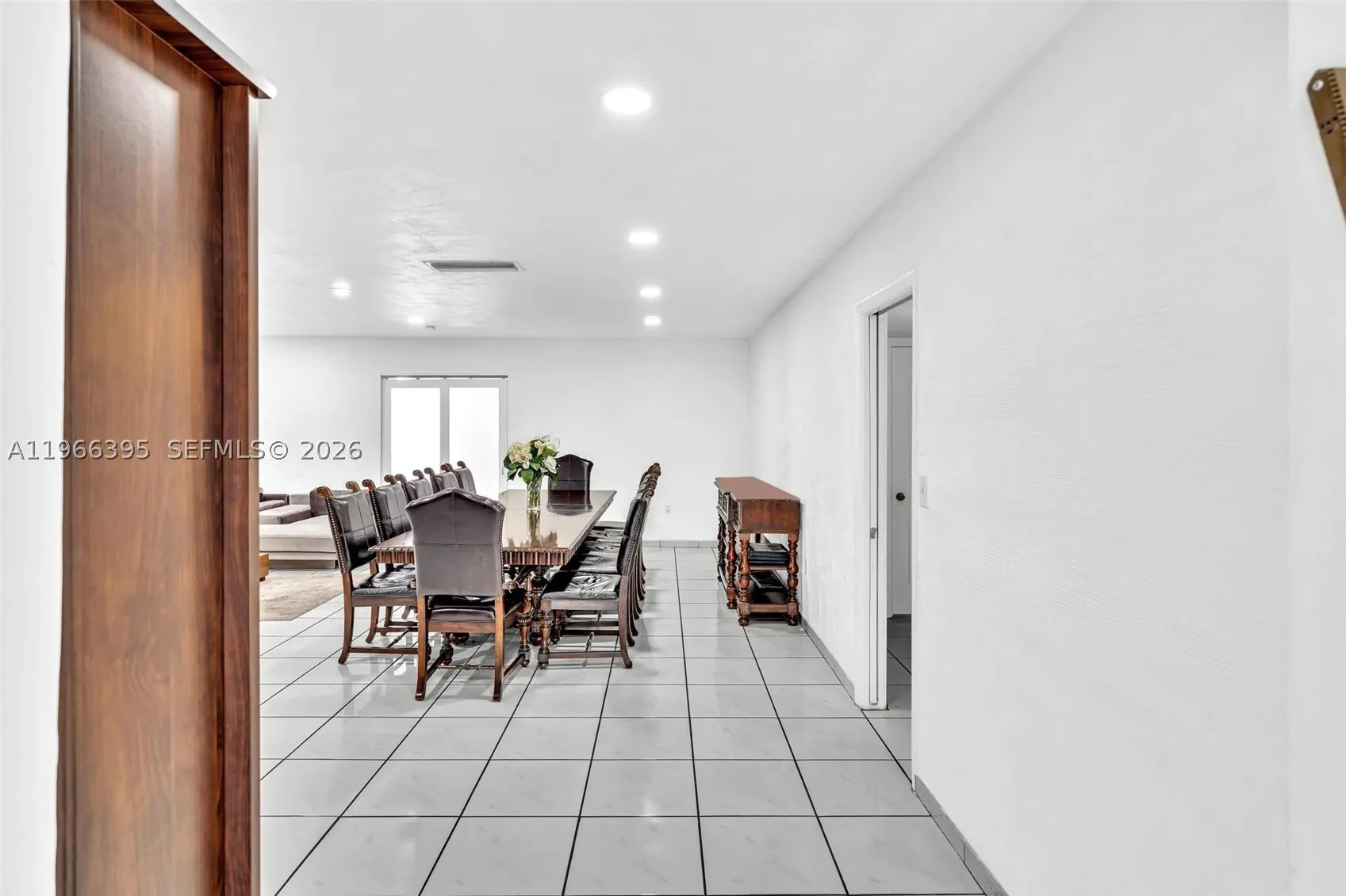9524 Byron Ave