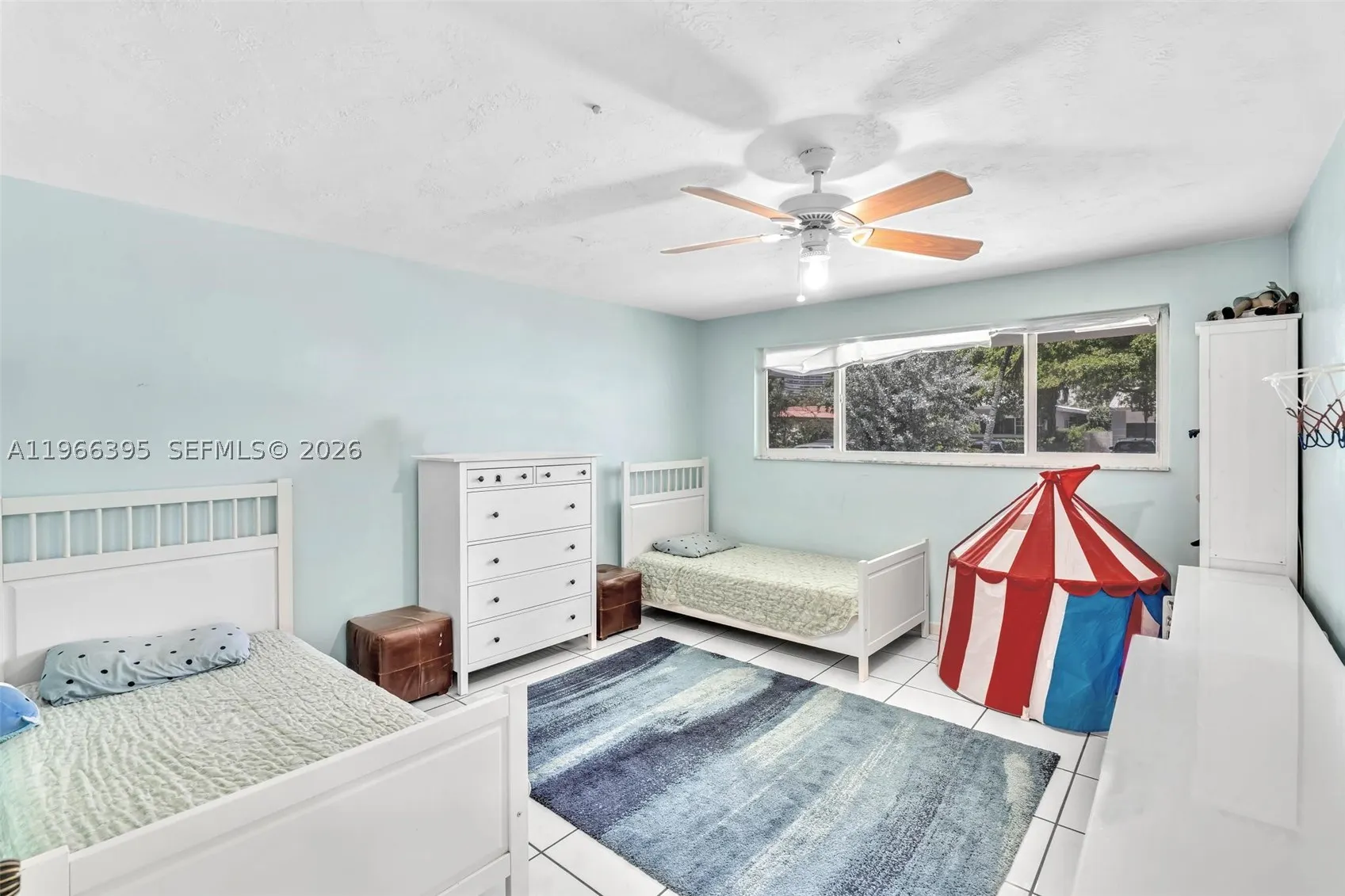 9524 Byron Ave