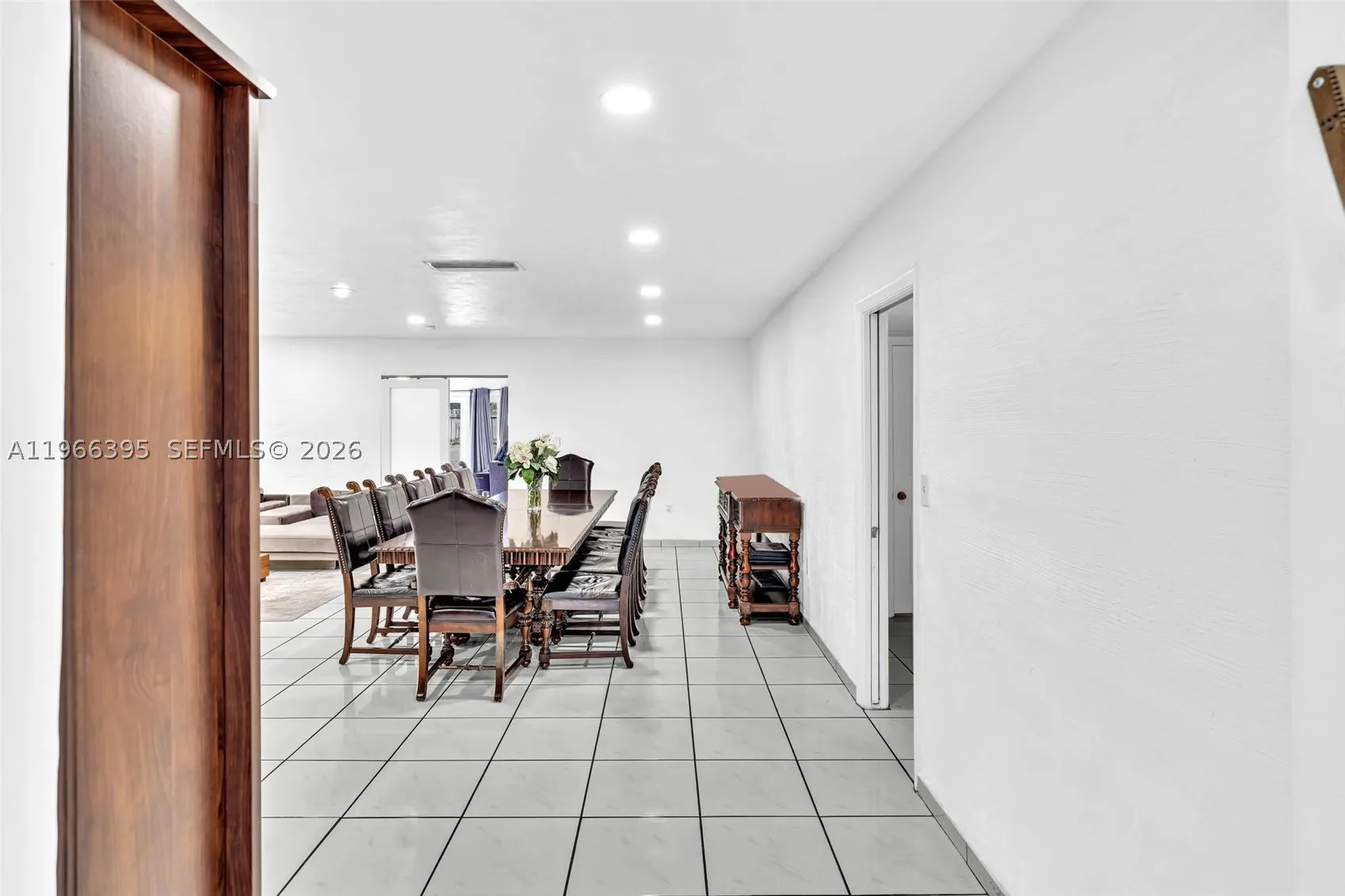 9524 Byron Ave
