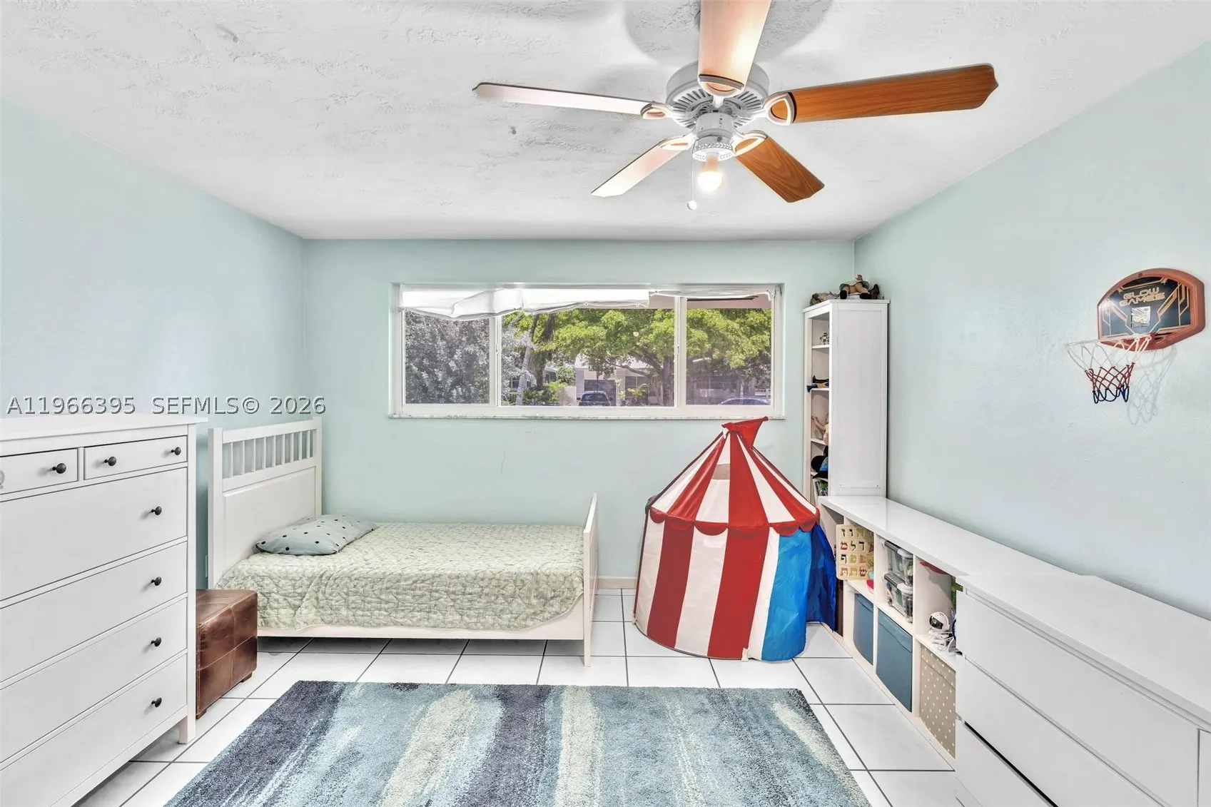 9524 Byron Ave
