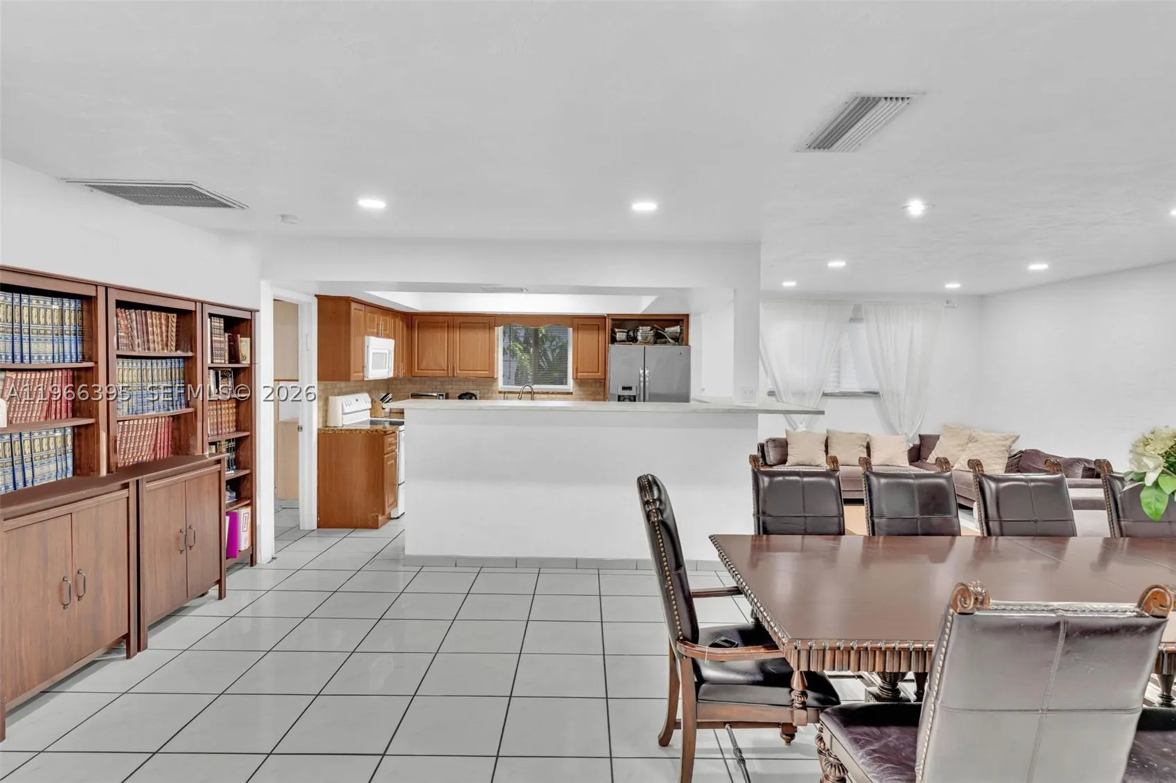 9524 Byron Ave