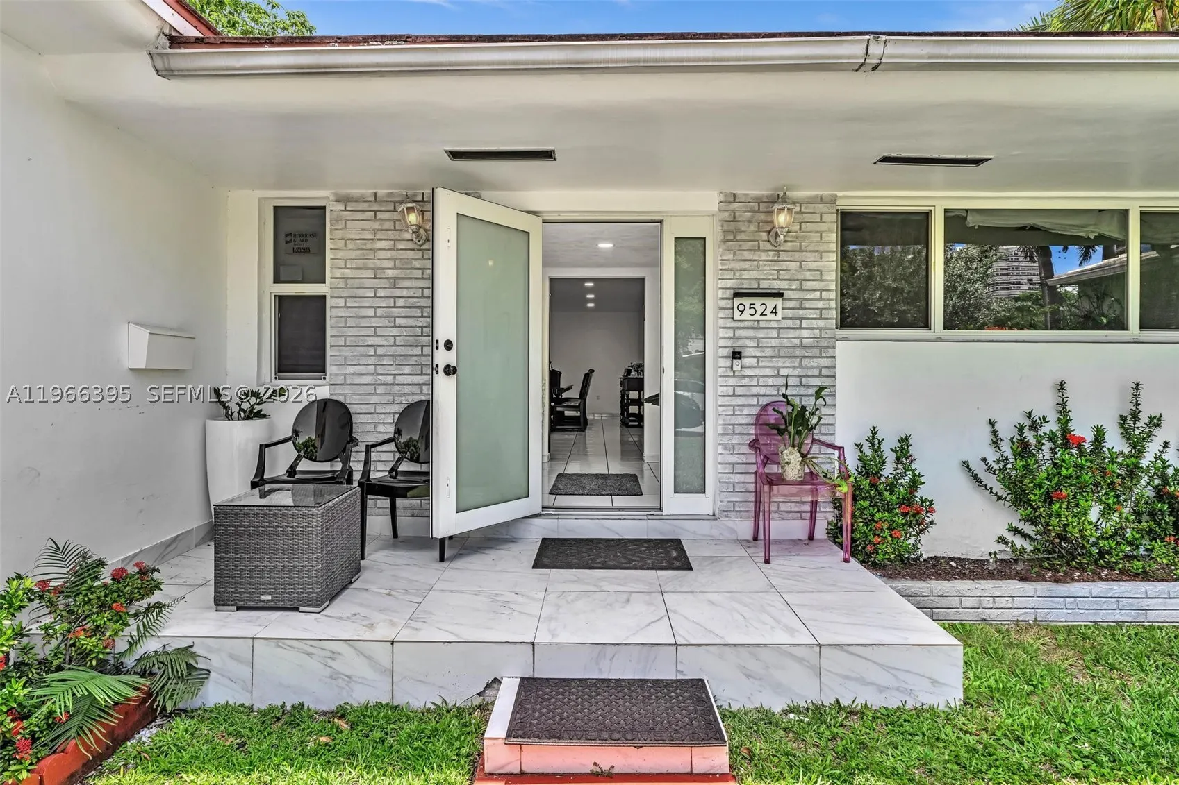 9524 Byron Ave