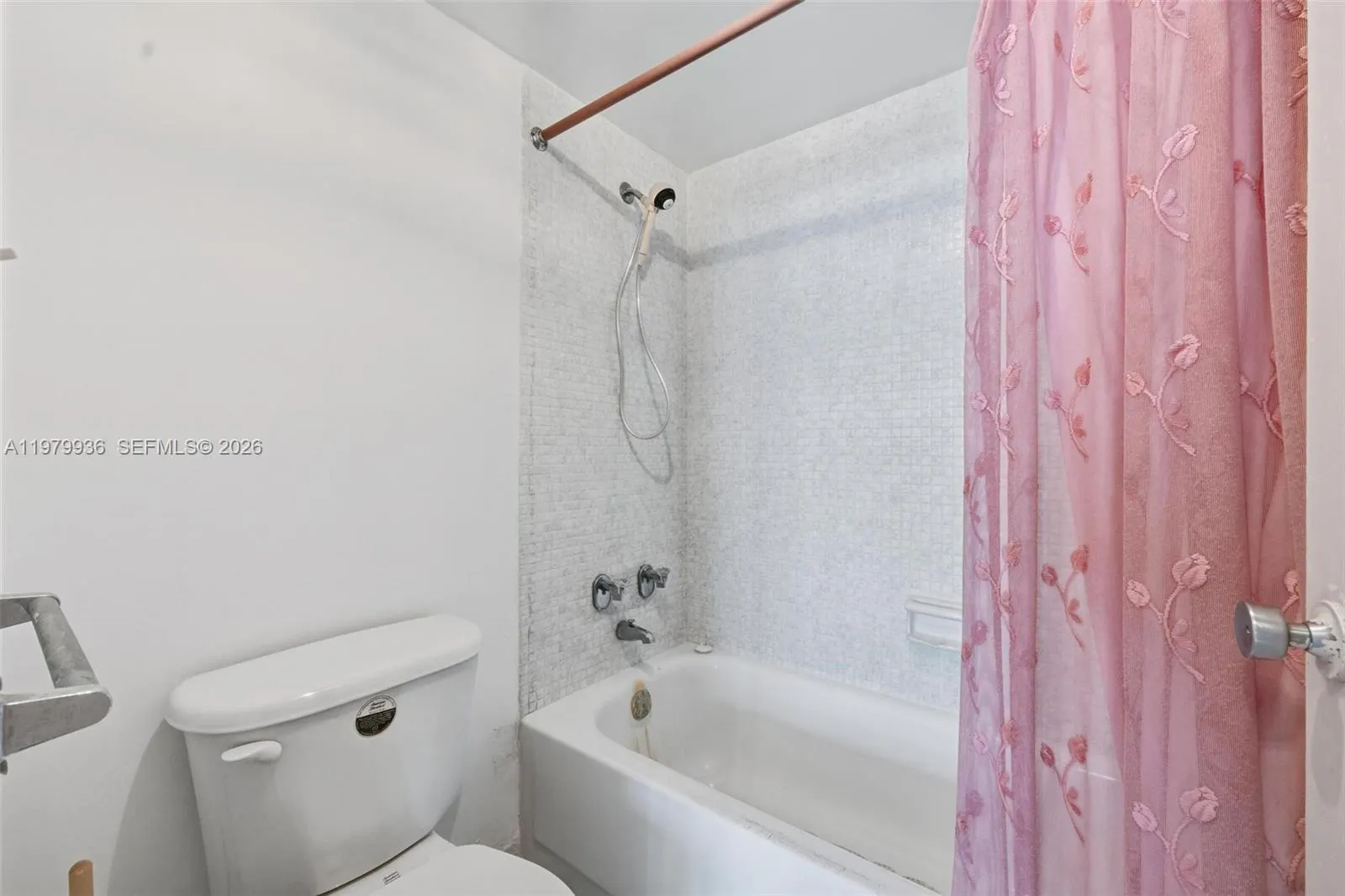 9225 Collins Ave #610