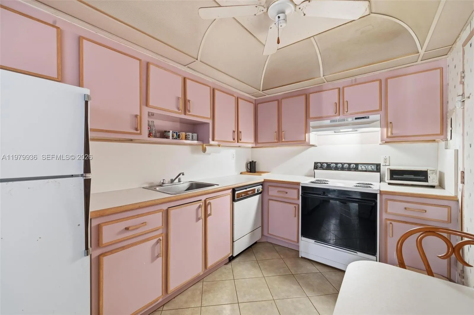 9225 Collins Ave #610