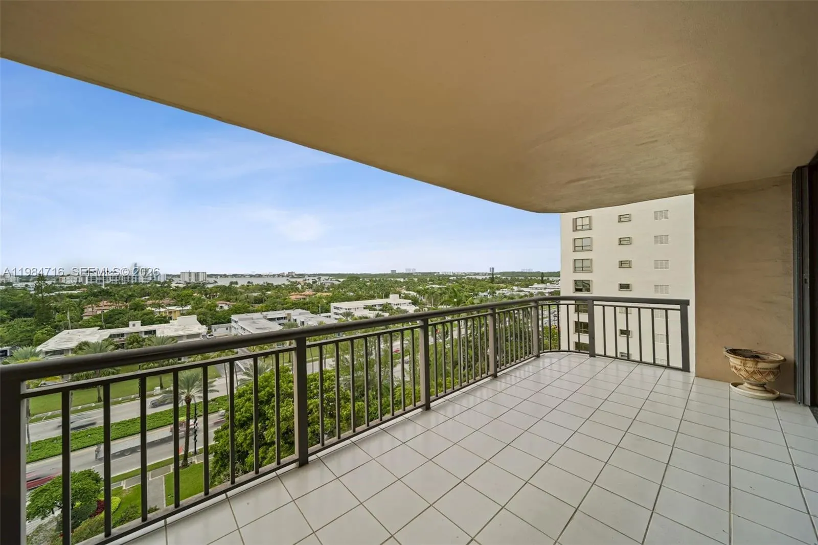 10175 Collins Ave #807
