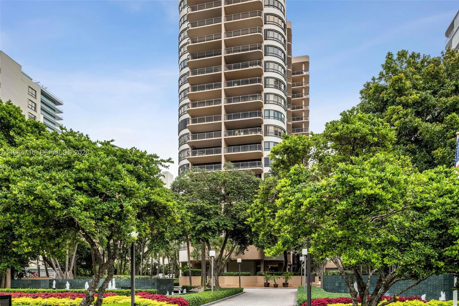 10175 Collins Ave #807