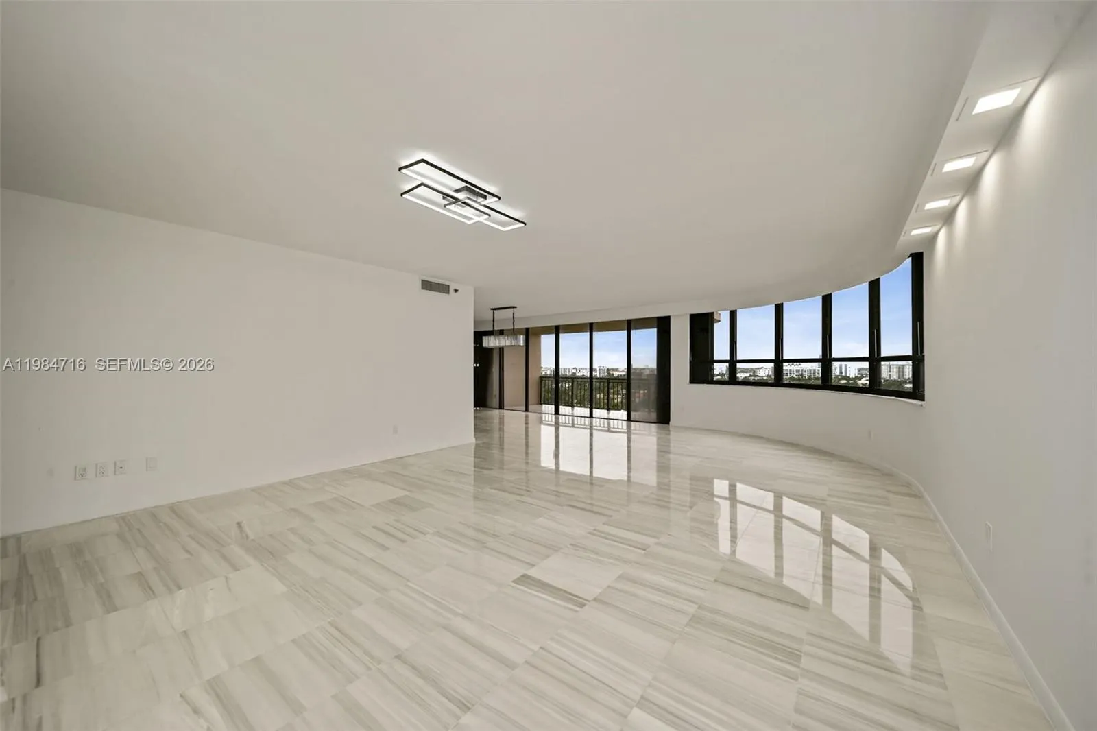 10175 Collins Ave #807