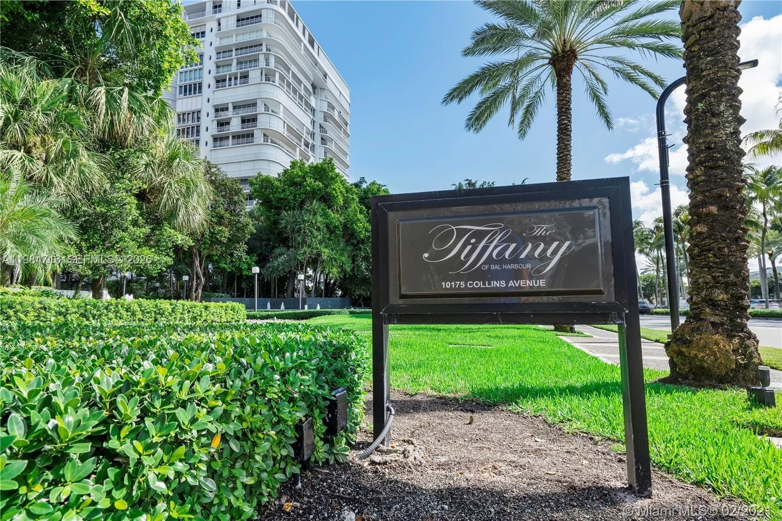 10175 Collins Ave #807