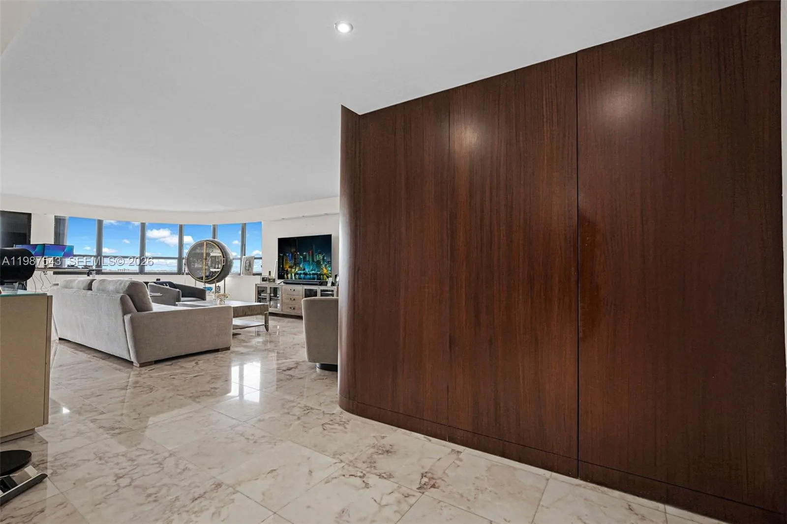 10175 Collins Ave #1207