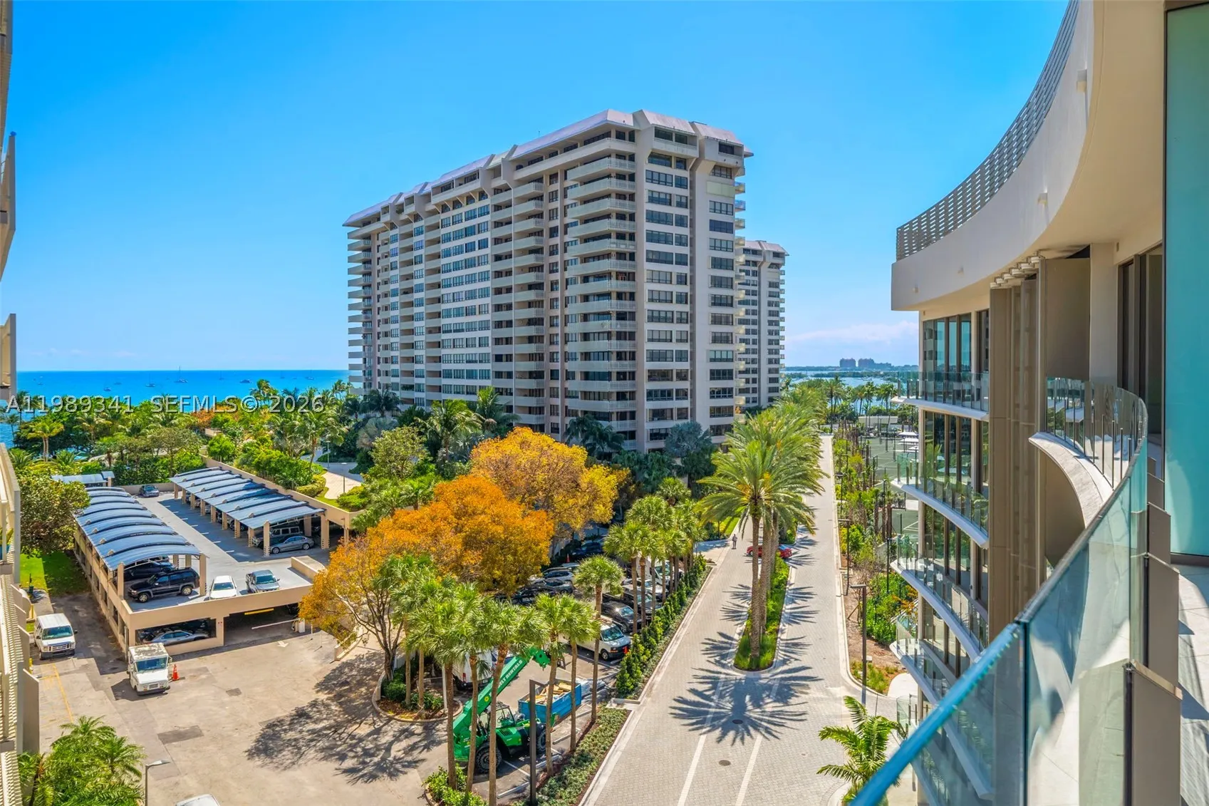 5 Grove Isle Dr #PHS01