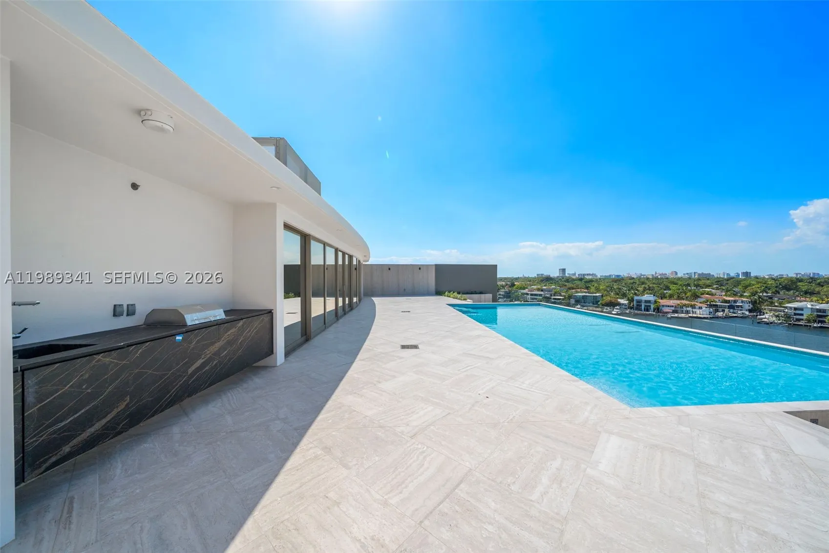 5 Grove Isle Dr #PHS01