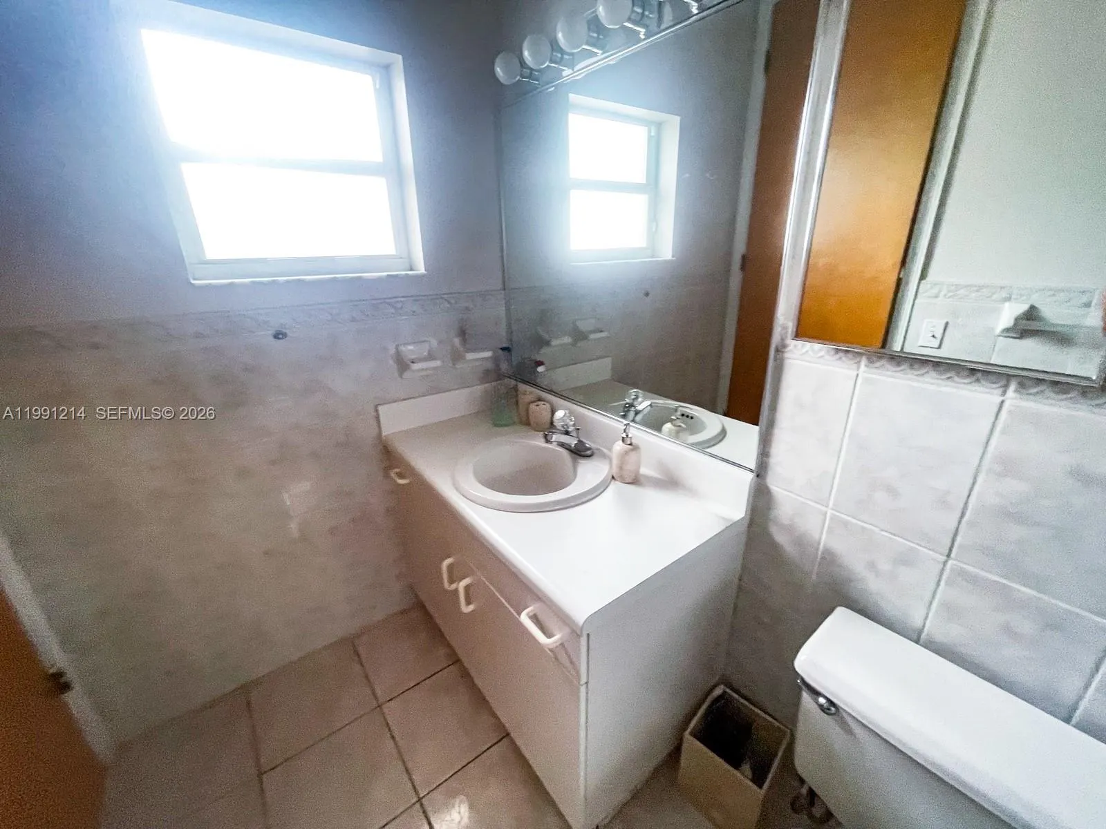 9008 Collins Ave #402
