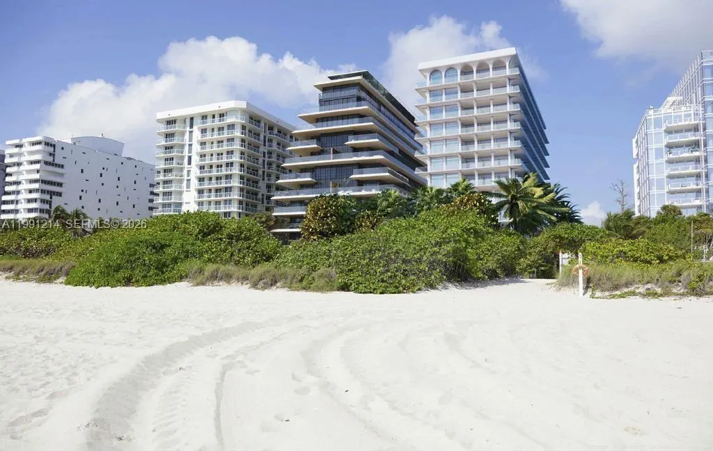 9008 Collins Ave #402