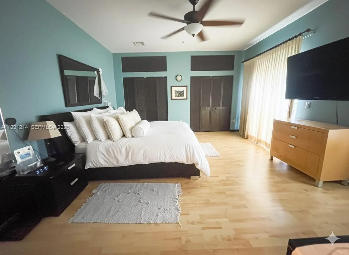 9008 Collins Ave #402