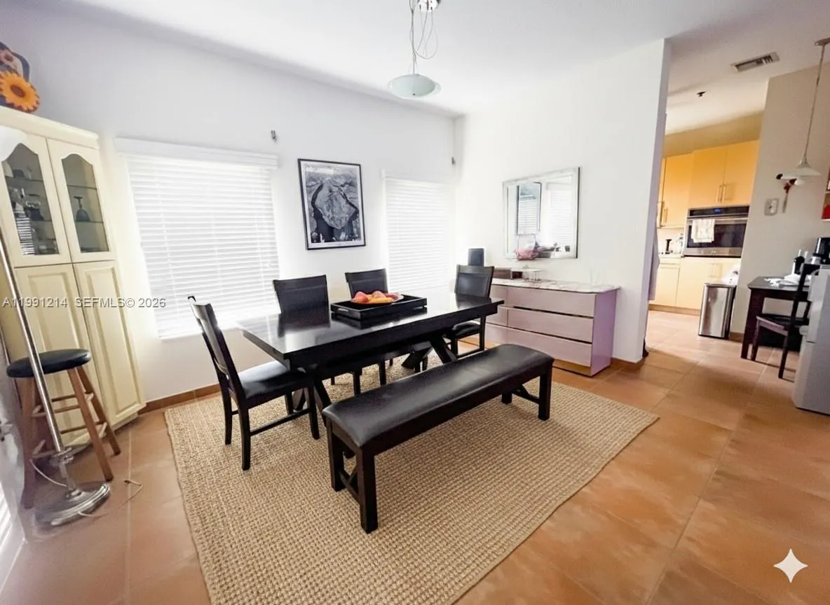 9008 Collins Ave #402